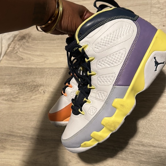 Women's Jordan's - Picture 4 of 5